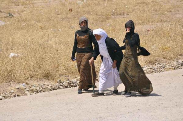Jazydzkie kobiety uciekają przed mordercami z ISIS. Irak, 2014 rok. Fot. Domenico, Flickr.com 