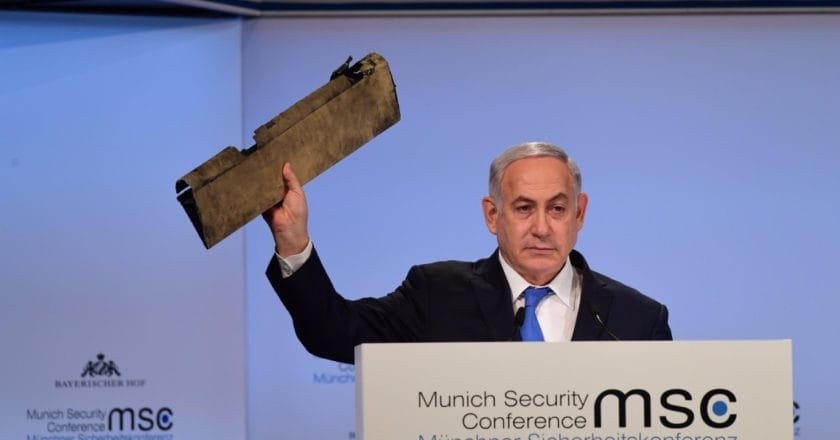 Netanyahu_holds_a_piece_of_an_armed_Iranian_drone