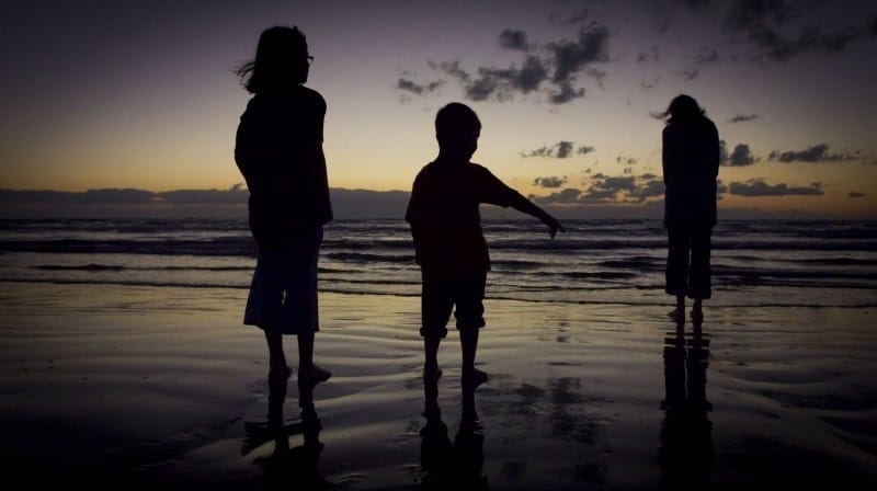 beach-sunset-twilight-silhouette-kids-children