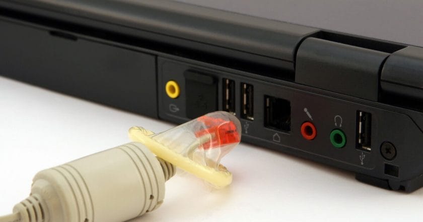 komputer-zabezpieczenia-prezerwatywa