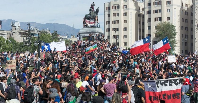 1280px-Protestas_en_Chile_20191022_11