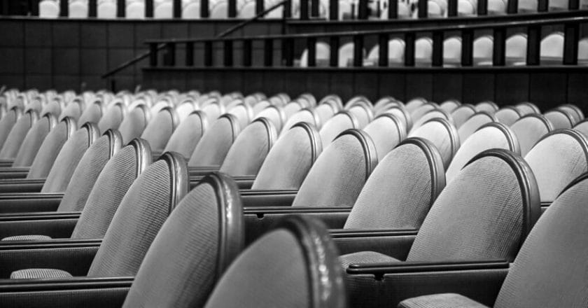 Pusta widownia w teatrze. Fot. Flickr