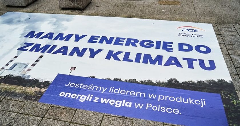 Happening Greenpeace Polska pod siedzibą PGE w Warszawie. Fot. Max Zieliński/Greenpeace