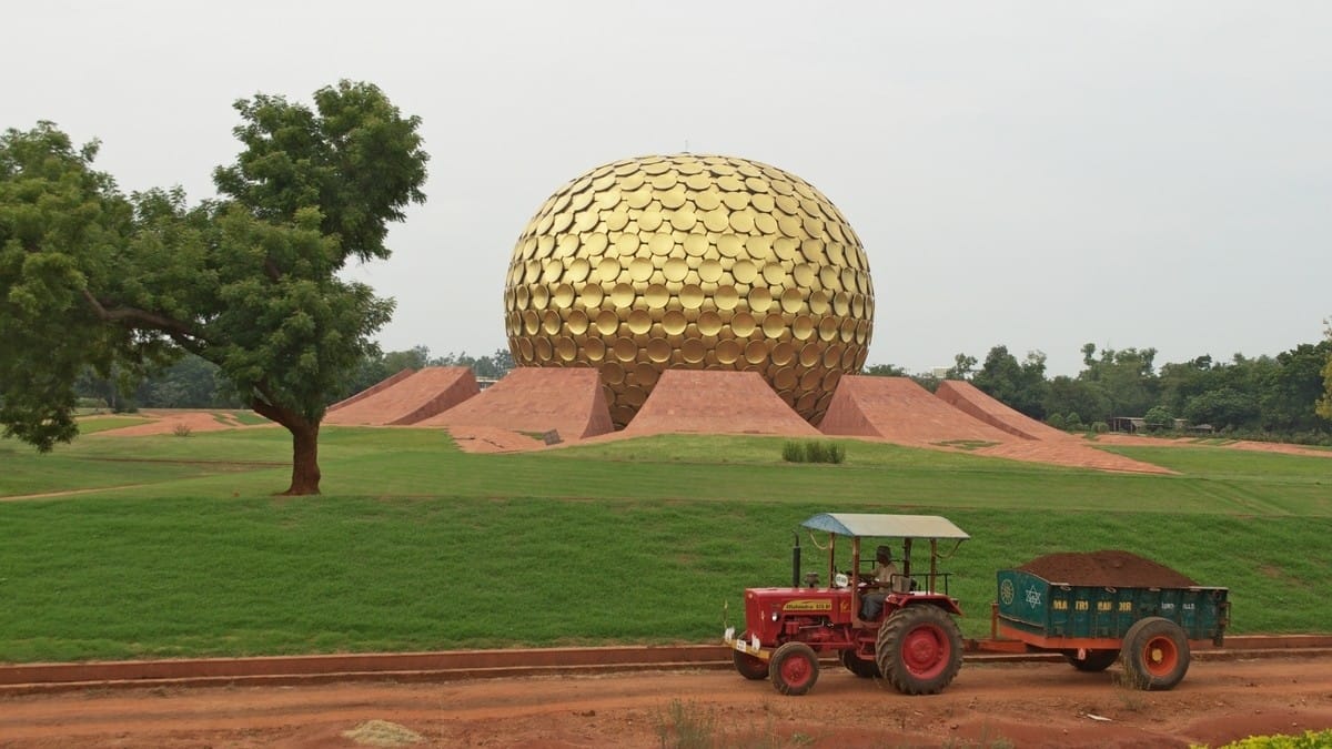 Matrimandir, świątynia w centrum Auroville. Fot. Devaiah PA/Flickr.com