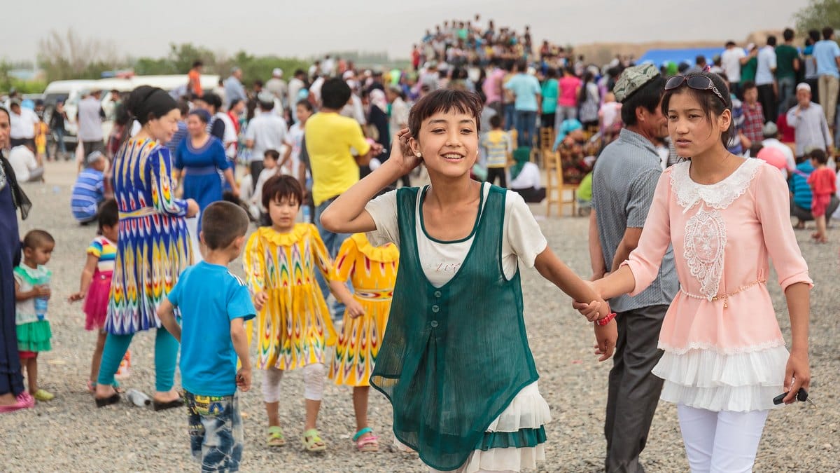 Uliczne święto w ujgurskiej prowincji Xinjiang. Fot. Sergio Tittarini