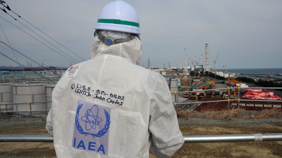 Inspektor Międzynarodowej Agencji Energii Atomowej na miejscu katastrofy w Fukushimie. Fot. Susanna Loof/IAEA