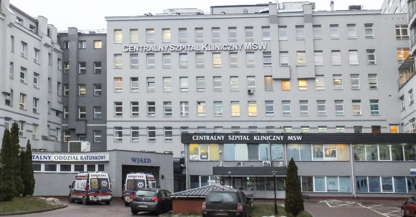 Centralny Szpital Kliniczny MSWiA w Warszawie Fot. Panek/Wikimedia Commons
