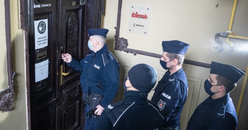 Interwencja policji podczas przejęcia redakcji Dziennika Wschodniego. Fot. Jakub Szafrański