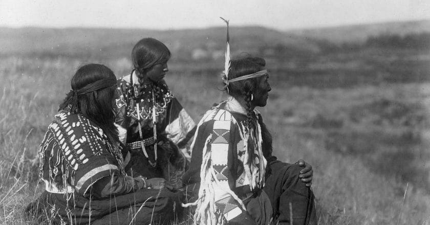 Rodzina z plemienia Pikunów w roku 1900 Fot. Edward S. Curtis/Biblioteka Kongresu USA/Domena publiczna