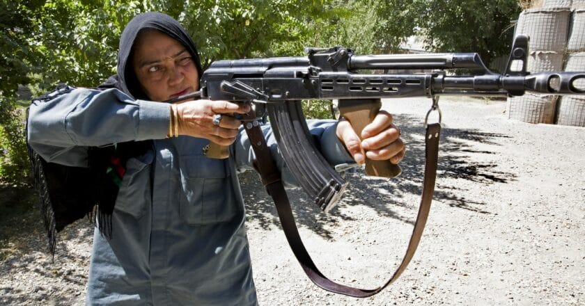 Rekrutka afgańskiej policji państwowej w Kabulu Fot. Ellie Kealey/Oxfam/Flickr.com