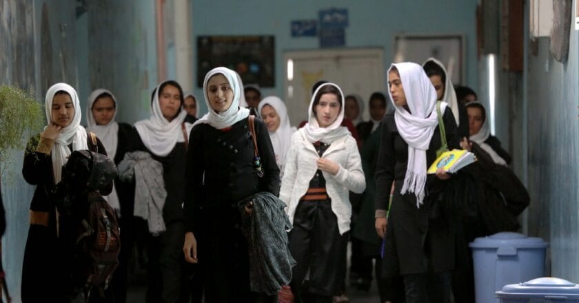 Liceum dla dziewcząt, miasto Herat w Afganistanie. Fot. Ghullam Abbas Farzami/World Bank/Flickr.com
