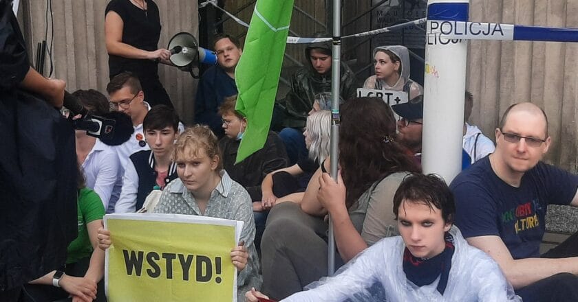 Protest pod budynkiem Ministerstwa Edukacji narodowej Fot. Katarzyna Przyborska