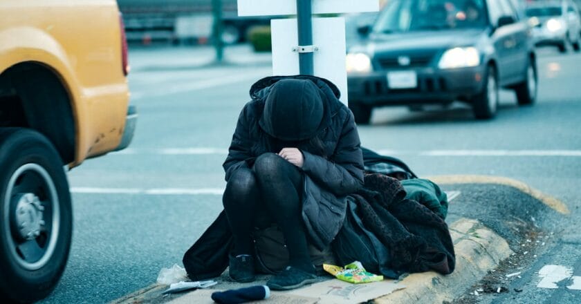 Osoba w kryzysie bezdomności na ulicach Vancouver w Kanadzie Fot. Jason Snyder/Flickr.com