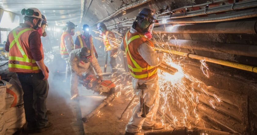 Amerykańscy robotnicy przy pracy Fot. Trent Reeves/MTA Construction & Development/Flickr.com
