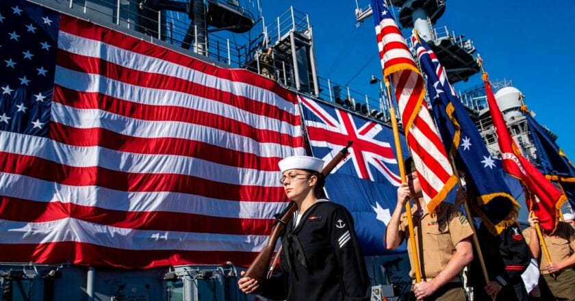 Wspólne ćwiczenia amerykańskiej i australijskiej marynarki wojennej. Fot. US Navy/David Glotzbach/Flickr.com