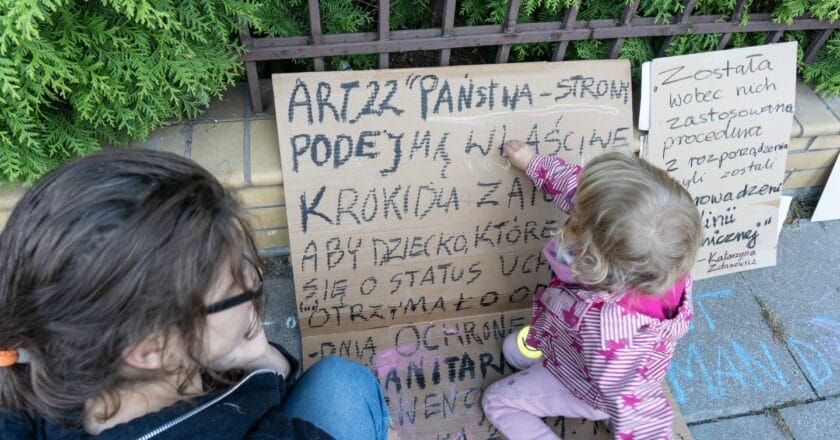 Rodziny dla uchodźców. Akcja protestacyjna pod komendą Straży Granicznej w Warszawie. Fot. Jakub Szafrański