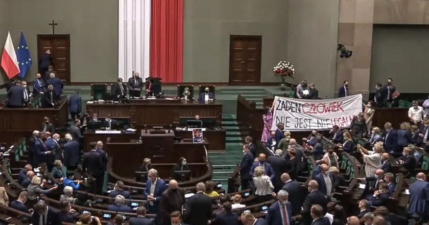 Debata i głosowanie nad przedłużeniem stanu wyjątkowego. Fot. Janusz Jaskółka/youtube.com