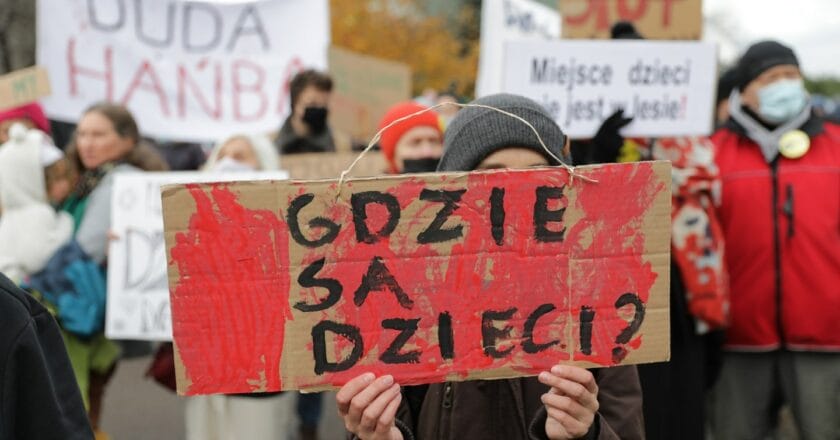 Protest pod jednostką Straży Granicznej w Michałowie na Podlasiu. Fot. Monika Bryk
