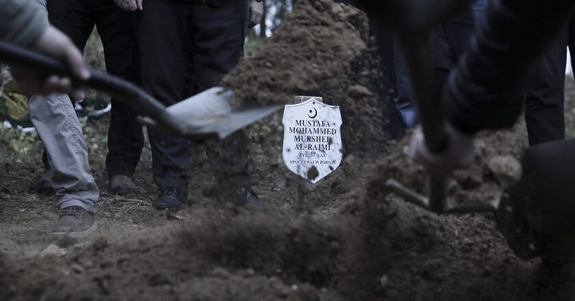 Pogrzeb uchodźcy na cmentarzu tatarskim w Bohonikach. Fot. Monika Bryk