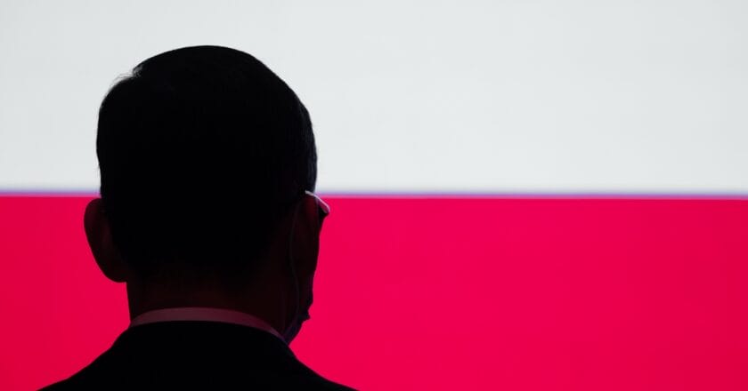 Sylwetka premiera Mateusza Morawieckiego. Fot. Krystian Maj/KPRM/Flickr.com