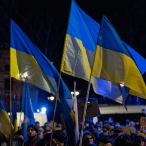 Protest przeciwko atakowi Rosji na Ukrainę