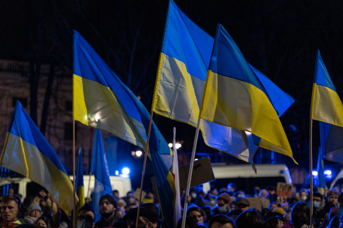 Protest przeciwko atakowi Rosji na Ukrainę