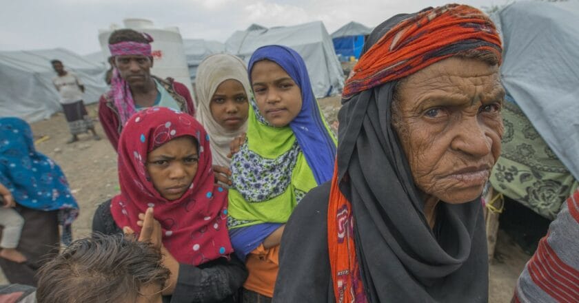 Mieszkanki obozu dla uchodźców Lamkmat al-Hajfar w Jemenie Fot. Peter Biro/EU Civil Protection/flickr.com