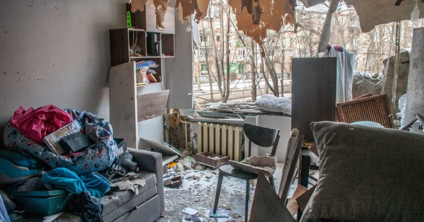 Mieszkanie zniszczone w wyniku rosyjskiego ostrzału w Charkowie. Fot. Fotoreserg/Depositphotos