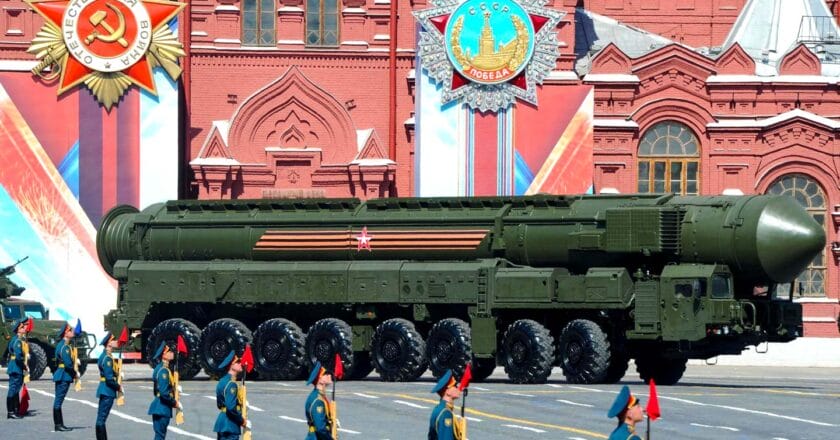 Prezentacja rosyjskiej wyrzutni rakiet na Placu Czerwonym w Moskwie Fot. Wikimedia Commons