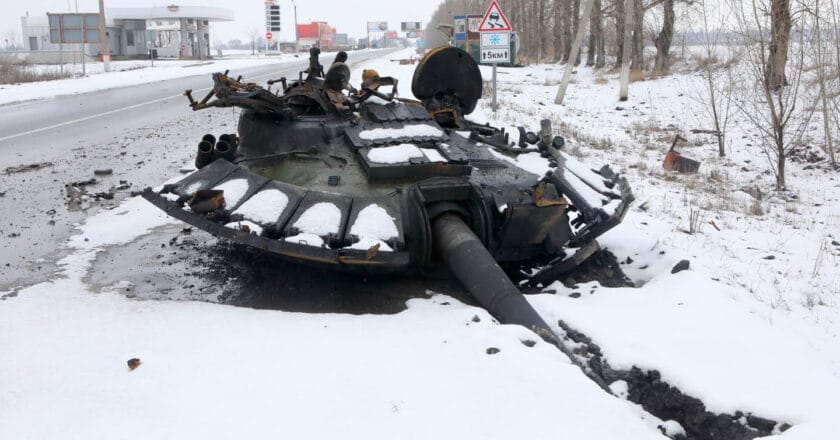 Zniszczony, rosyjski czołg na przedmieściach Charkowa Fot. Ukrinform/Depositphotos
