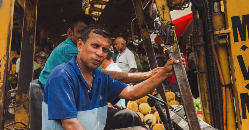 Robotnicy w stolicy Sri Lanki Kolombo Fot. Stas Rozhkov/flickr.com