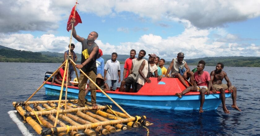 Rybacy z Wysp Salomona przy pracy Fot. WorldFish/flickr.com
