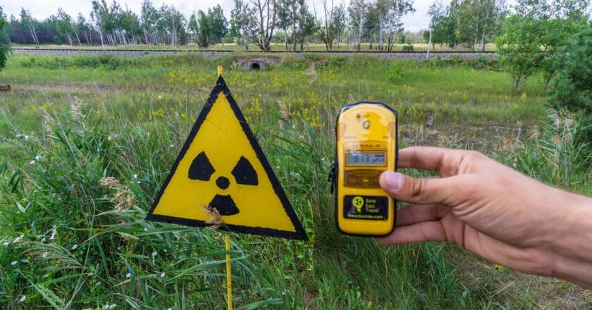 Pomiar skażenia radioaktywnego w okolicach Czarnobyla Fot. Chema Martínez Broncano/flickr.com