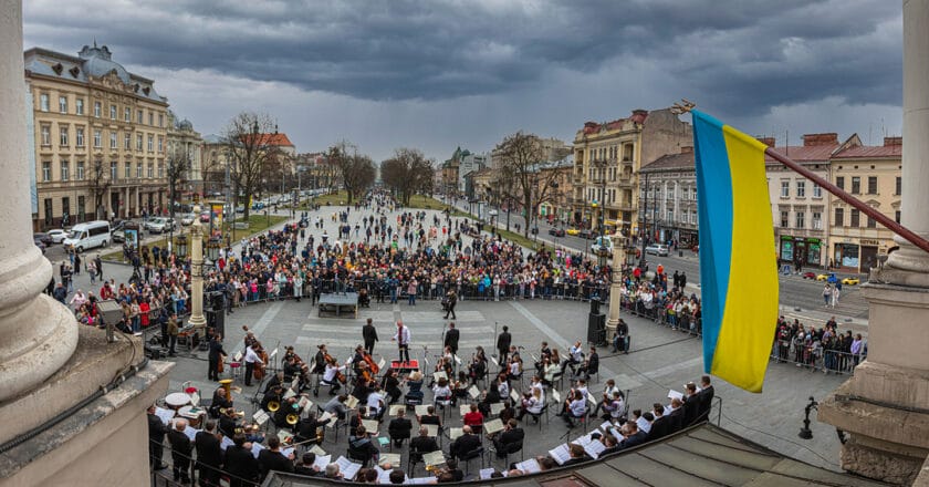 Wojenny koncert w pobliżu lwowskiej Opery Narodowej Fot. Ruslan-Lytvyn/Depositphotos