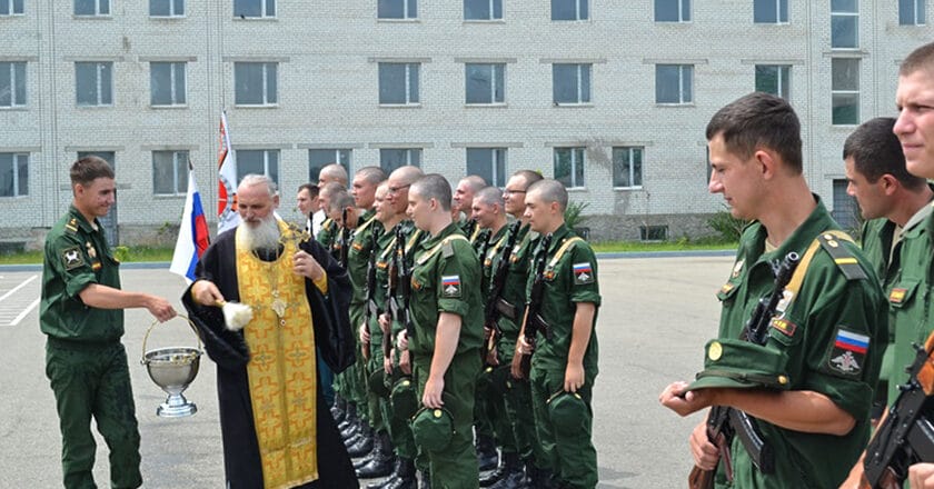 Święcenie nowych rekrutów w rosyjskim wojsku. Fot. Press-sluzhba Stavropol'skoy Yeparkhii