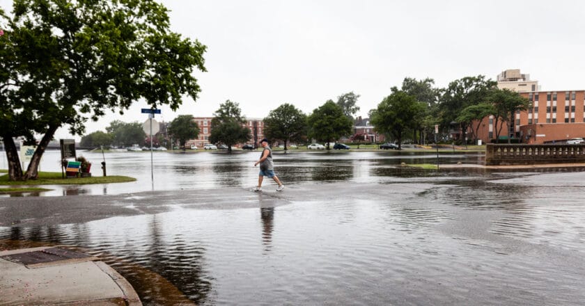 Rosnący poziom oceanów zagraża miastu Norfolk w Stanach Zjednoczonych. Fot. Skyler Ballard/Chesapeake Bay Program