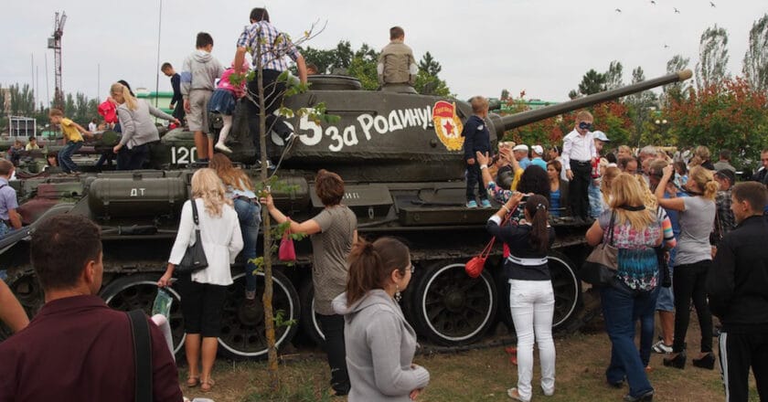 Pamiątka z wojny pomiędzy Mołdawią a Rosją o kontrolę nad Transnistrią. Fot. Clay Gilliland/flickr.com