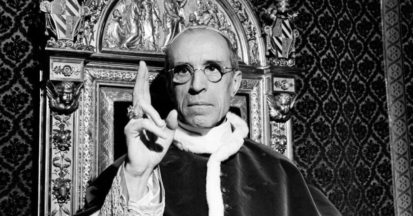 Papież Pius XII. Fot. True Restoration/flickr.com