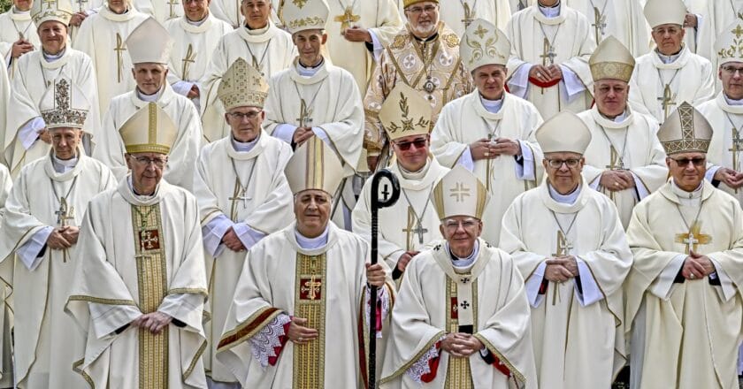 Biskupi po Mszy św. w Sanktuarium Najświętszej Rodziny na Krupówkach w Zakopanem, 7 czerwca 2022 r. Fot. Paweł Murzyn/Episkopat News/flickr.com