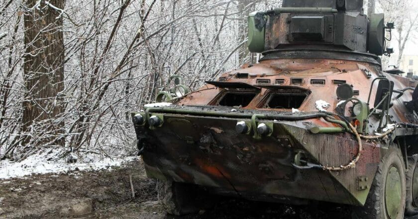 Zniszczony, rosyjski pojazd wojskowy w okolicach Charkowa w Ukrainie. Fot. Ukrinform/Depositphotos