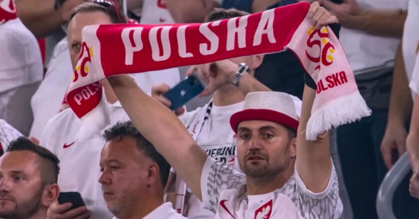 Kibice podczas meczu Polska - Meksyk w Katarze. Fot. TVP Sport/youtube.com