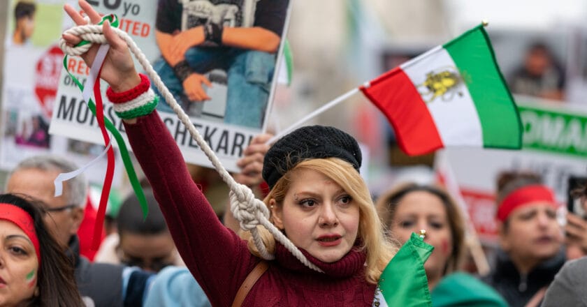 Międzynarodowe protesty przeciwko brutalności irańskiego reżimu. Fot. Miki Jourdan/flickr.com