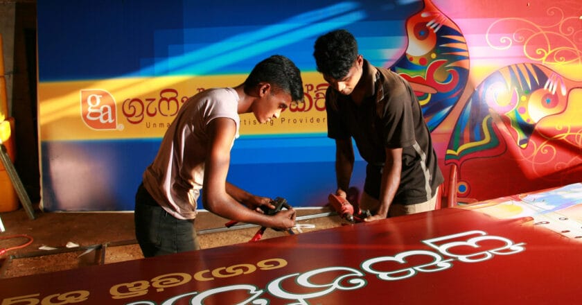 Drukarnia reklam na Sri Lance. Fot. ILO/Yamuni Rashmika Perera
