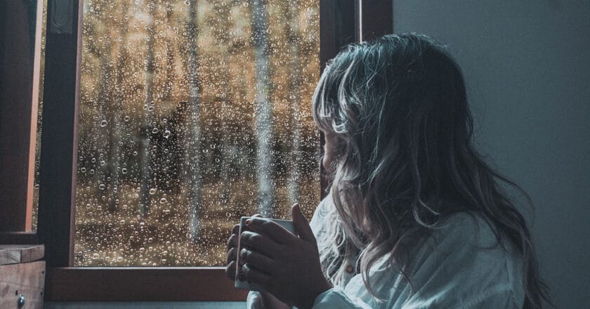 depresja-kobieta-okno