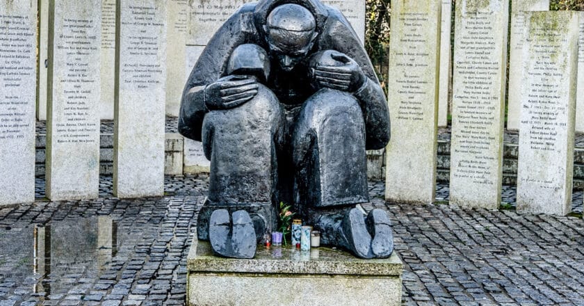 Pomnik Jana Pawła II w Irlandii. Fot. William Murphy/Flickr.com