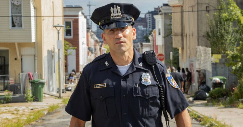 Policjant - kadr z serialu „Miasto jest nasze”