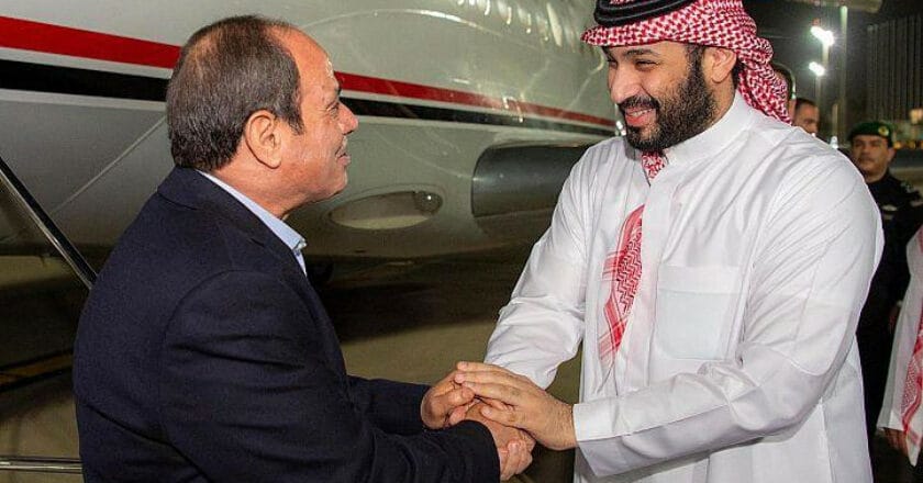 Prezydent Egiptu witany w Arabii Saudyjskiej. Fot. Saudi Press Agency