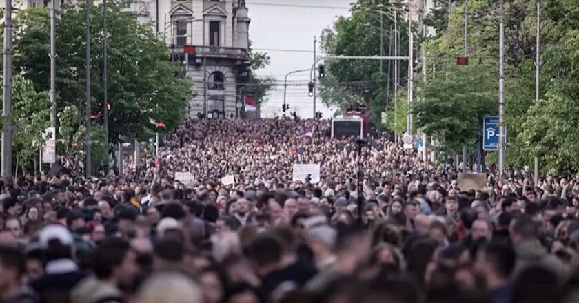 Demonstracja w Belgradzie. Fot. Global News/Youtube.com