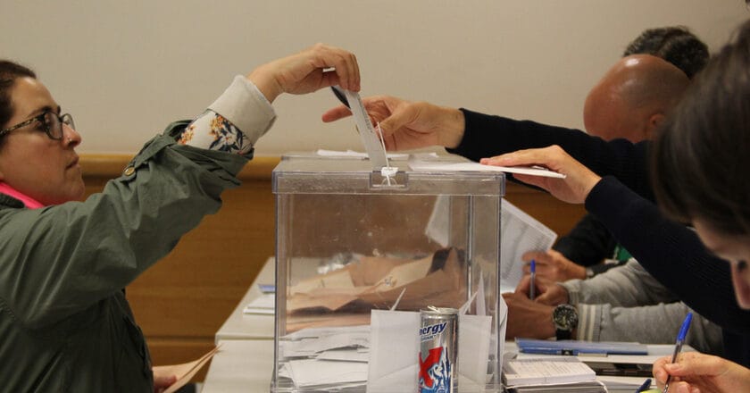 Głosowanie w hiszpańskich wyborach regionalnych w Kraju Basków. Fot. Aiaraldea Gaur eta Hemen