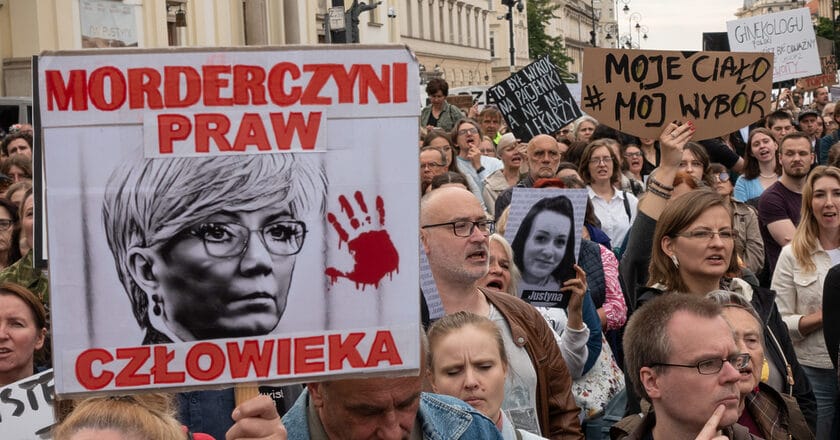 Ofiary zakazu aborcji. Demonstracja po śmierci ciężarnej Doroty w szpitalu w Nowym Targu. Fot. Jakub Szafrański